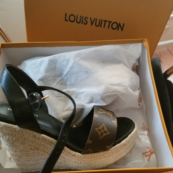 Sandals - Picture 3 of 3